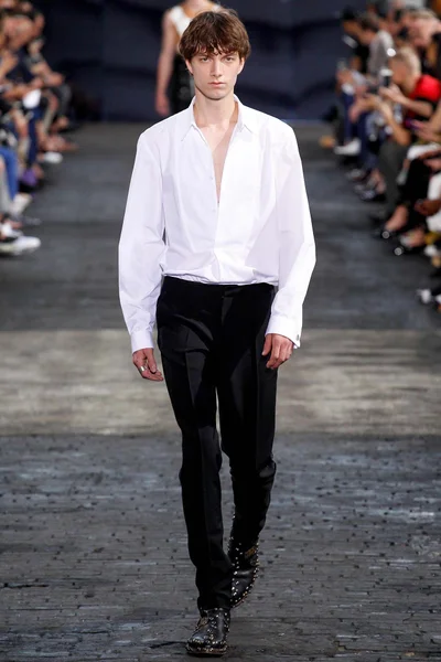 Look 26